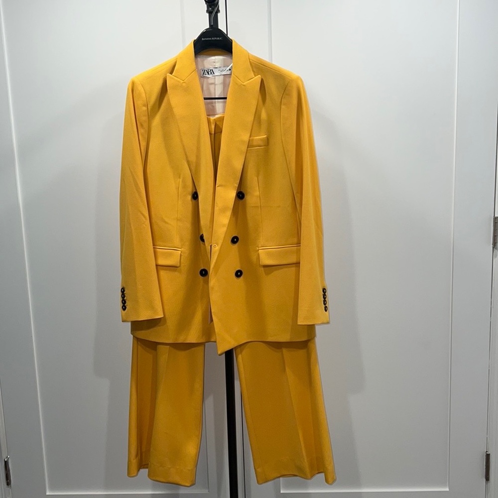Zara double Breasted pants suit in Marigold sz. Large NWT